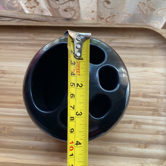 Vintage (70s?) black round plastic pen and pencil holder - Picture 10 of 11